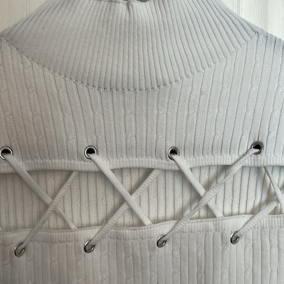 Roma whit Knit cut out ribbed sweater NWOT - Picture 3 of 11